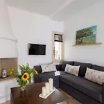 Nicolia Sea View, Jacuzzi, Walk To Centre Apartment *